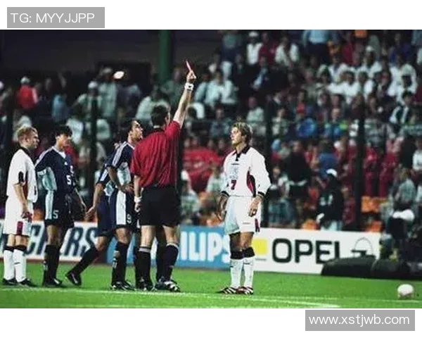 足球传奇谢幕之战:球星退役背后的故事与感动瞬间